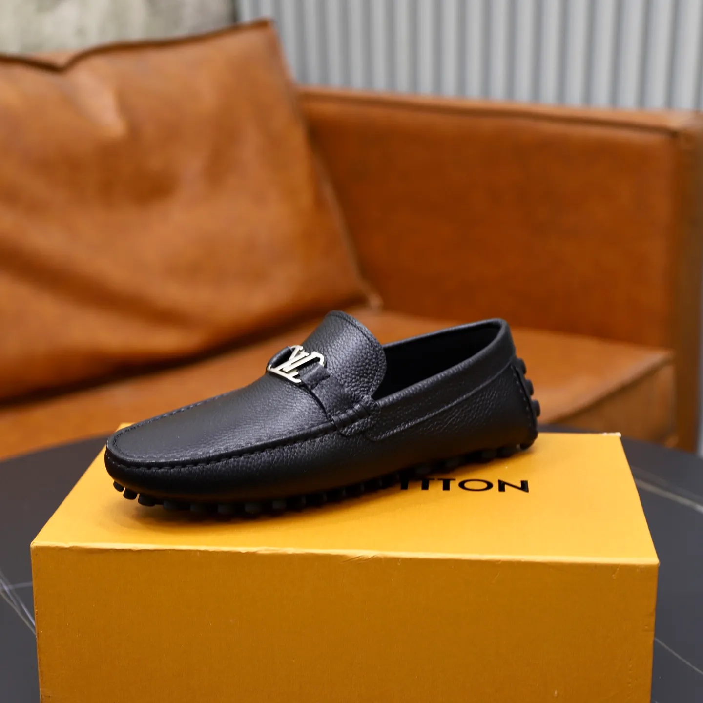 Ex-factory price: 480💰【LV】Louis Vuitton ⚠️High-end men’s driving and pedal series ⚠️38-44 (customized for 45) ⚠️All original cowhide leather! Thick and soft! Made entirely of calfskin lining! The latest non-slip beanie sole! Three-dimensional package technology! Fashionable and classic! Handicrafts! Original high quality! Feel free to compare!